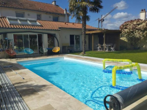 Grande maison proche Nantes piscine chauffée couverte